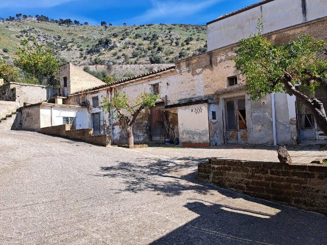 Detached house in Via Belvedere, Maddaloni - Photo 1