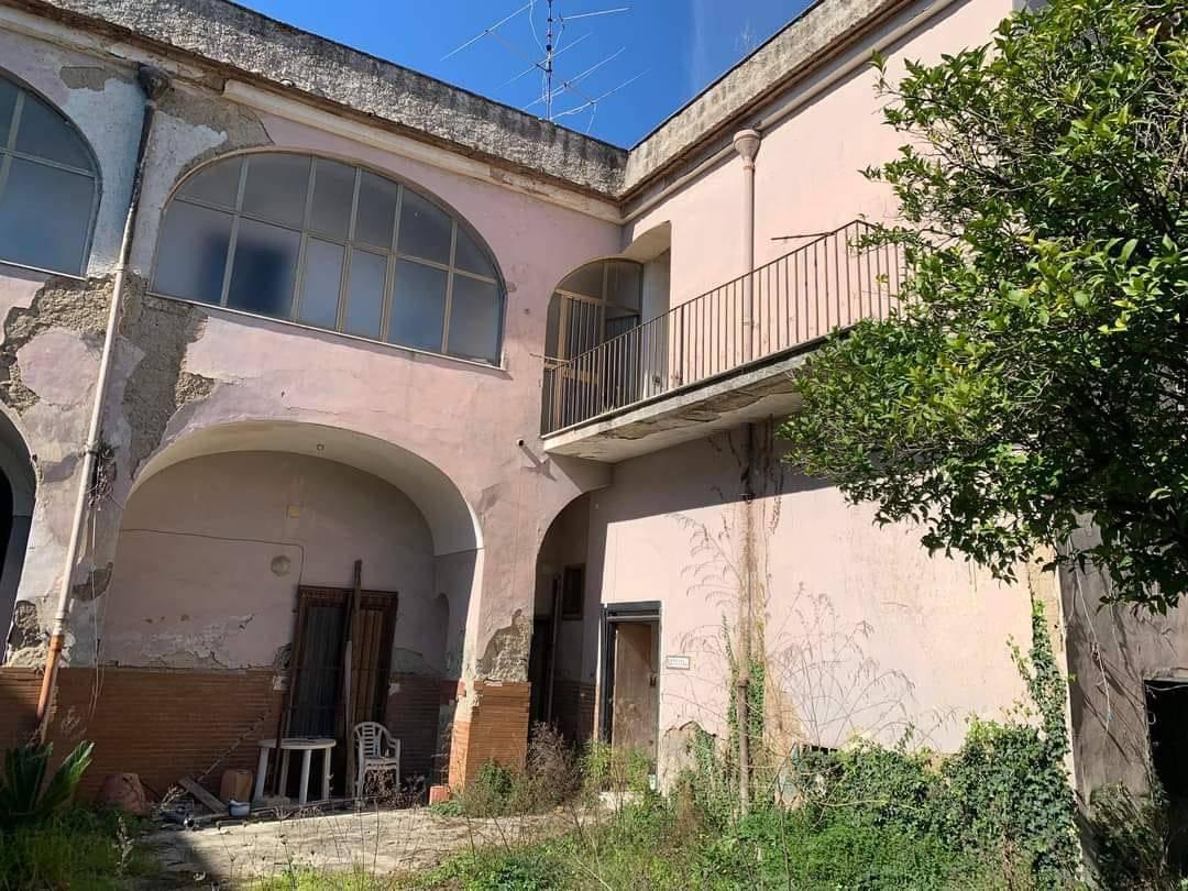 Palazzina commerciale in vendita a Marcianise