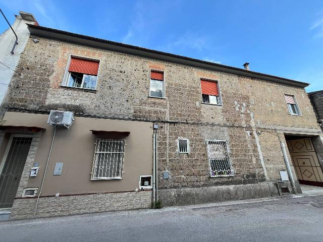 4-room flat in Via Alessandro Manzoni, Curti - Photo 1