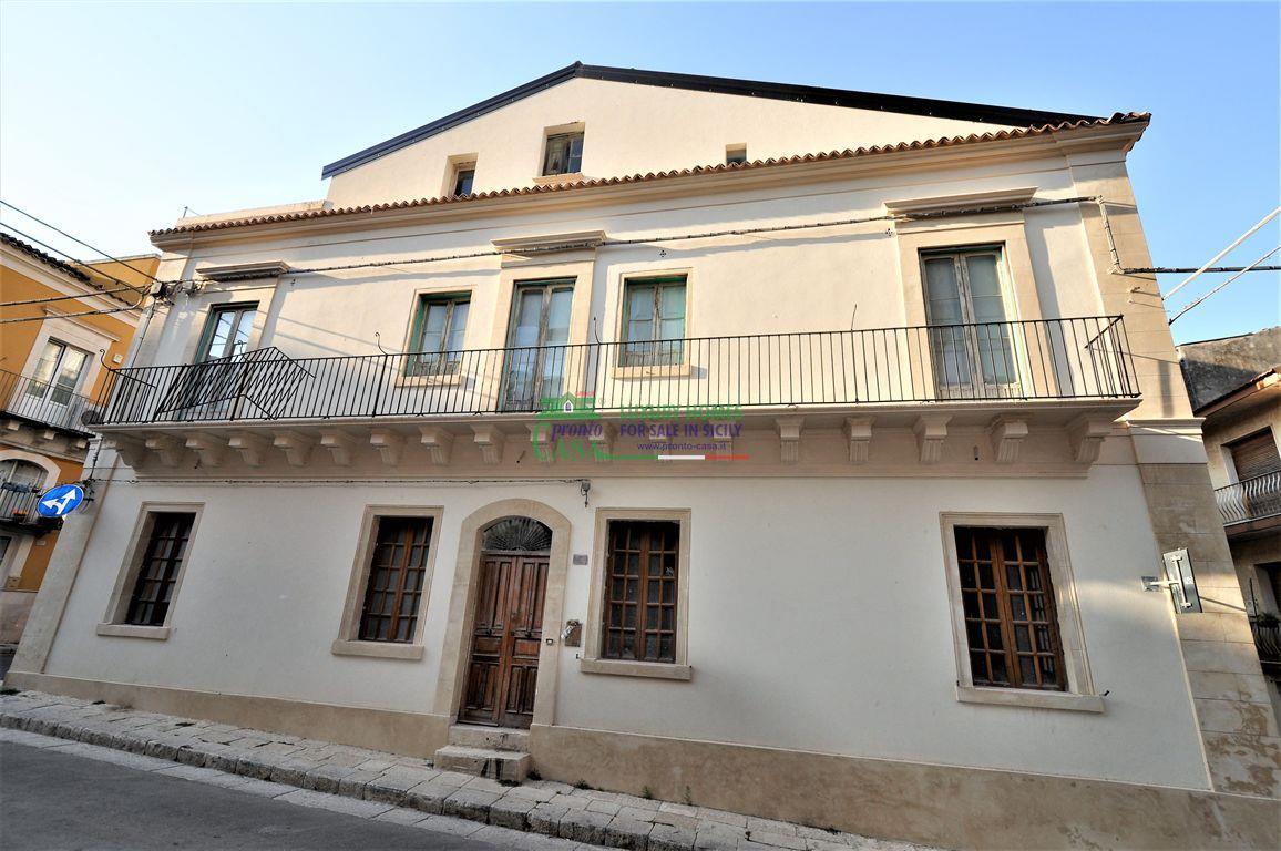 Palazzo in vendita a Ragusa