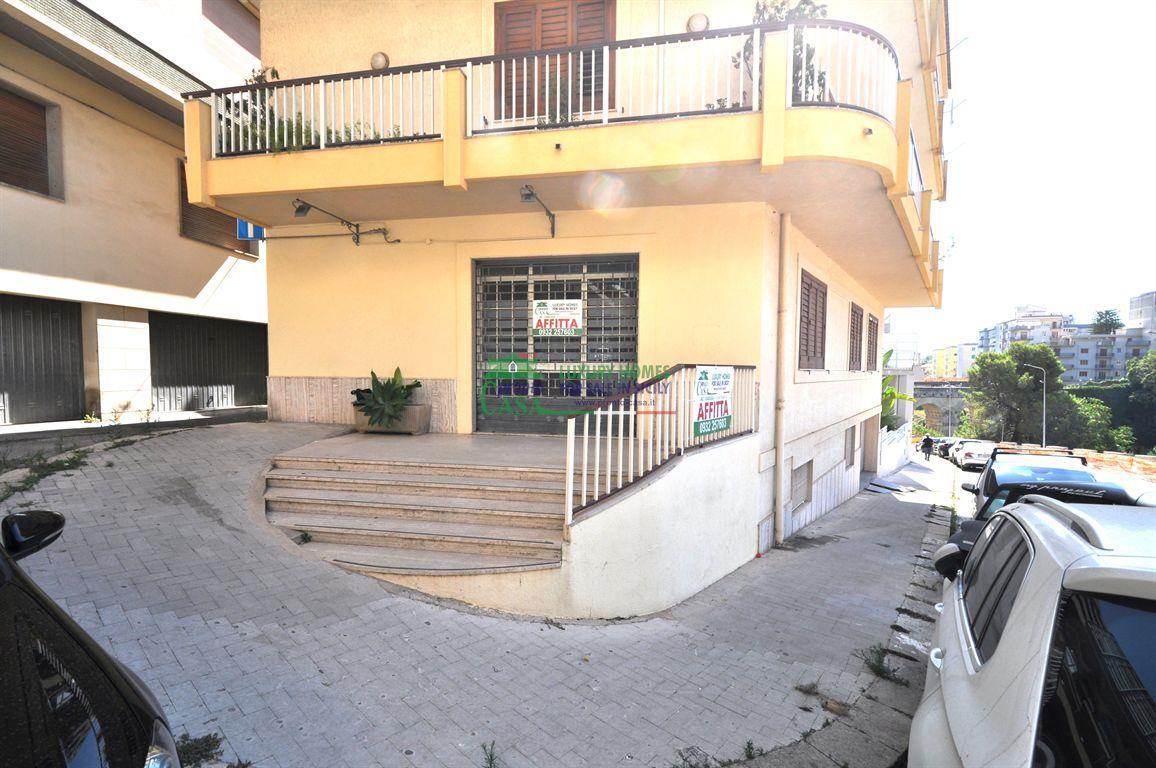 Locale commerciale in Via Carlo Alberto dalla Chiesa 82, Ragusa, {3} - Foto 1