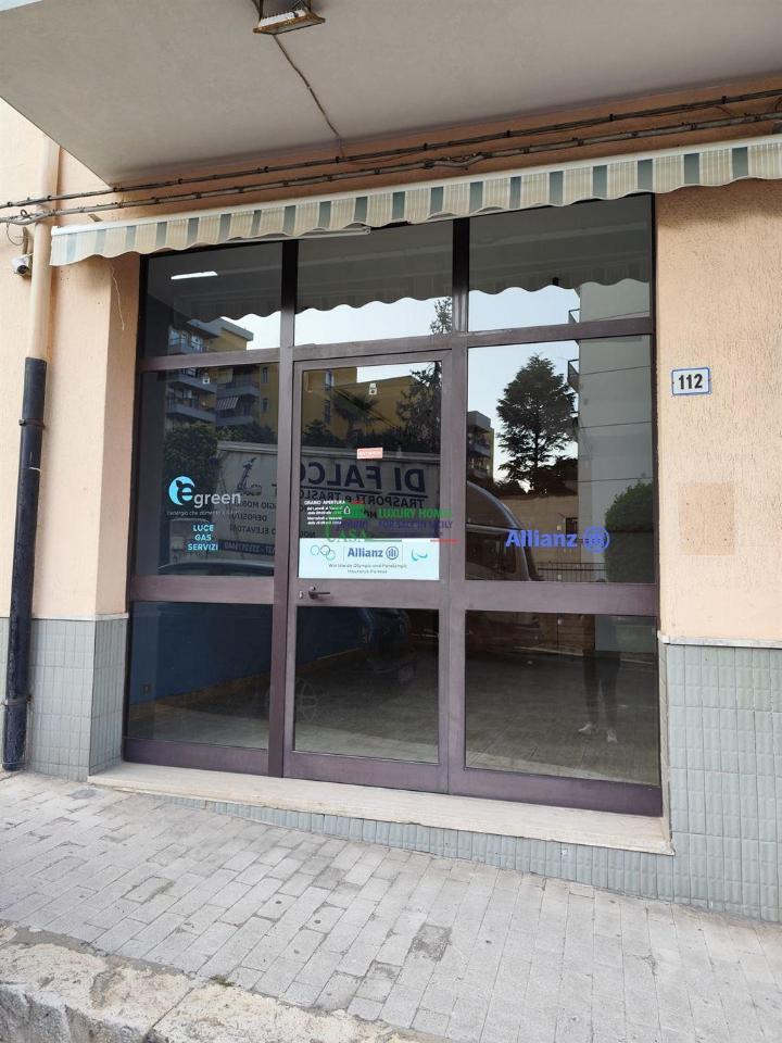 Locale commerciale in Via della Costituzione, Ragusa, {3} - Foto 2
