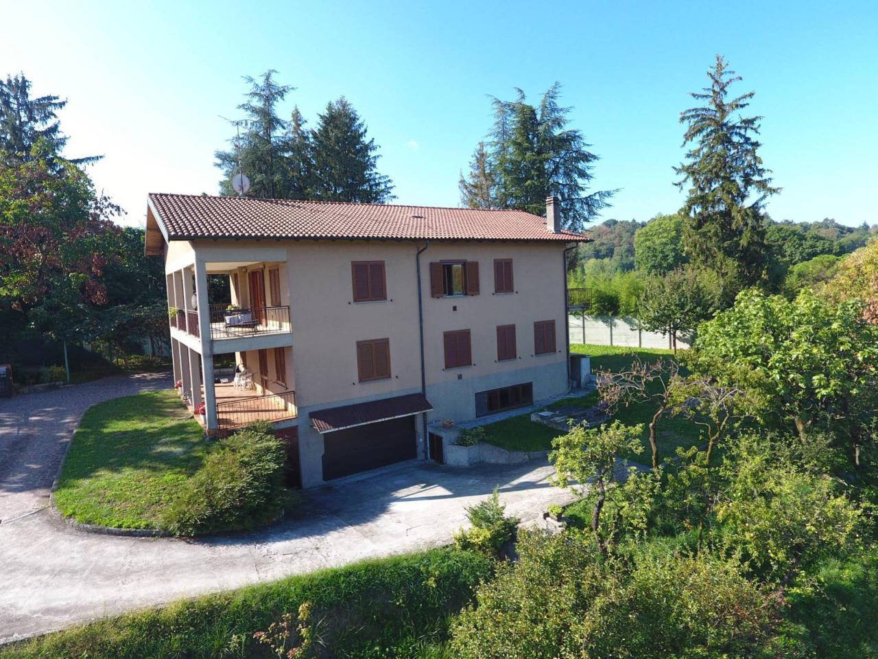 Villa in vendita a Galliate Lombardo