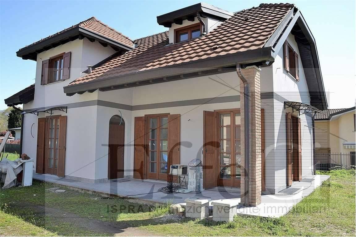 Villa in vendita a Travedona Monate