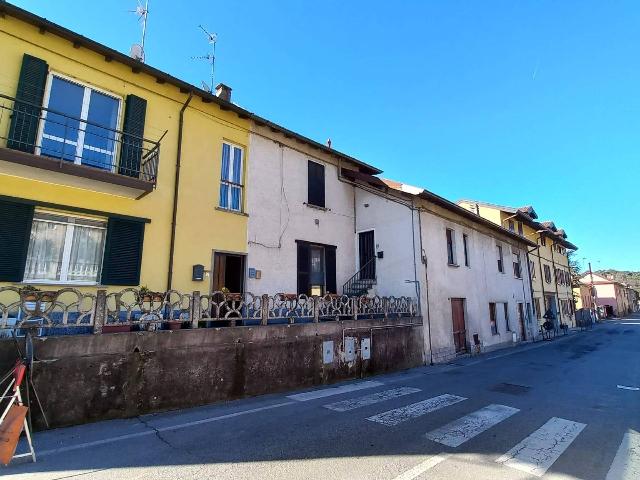 2-room flat in Via Felice Cavallotti, Vergiate - Photo 1