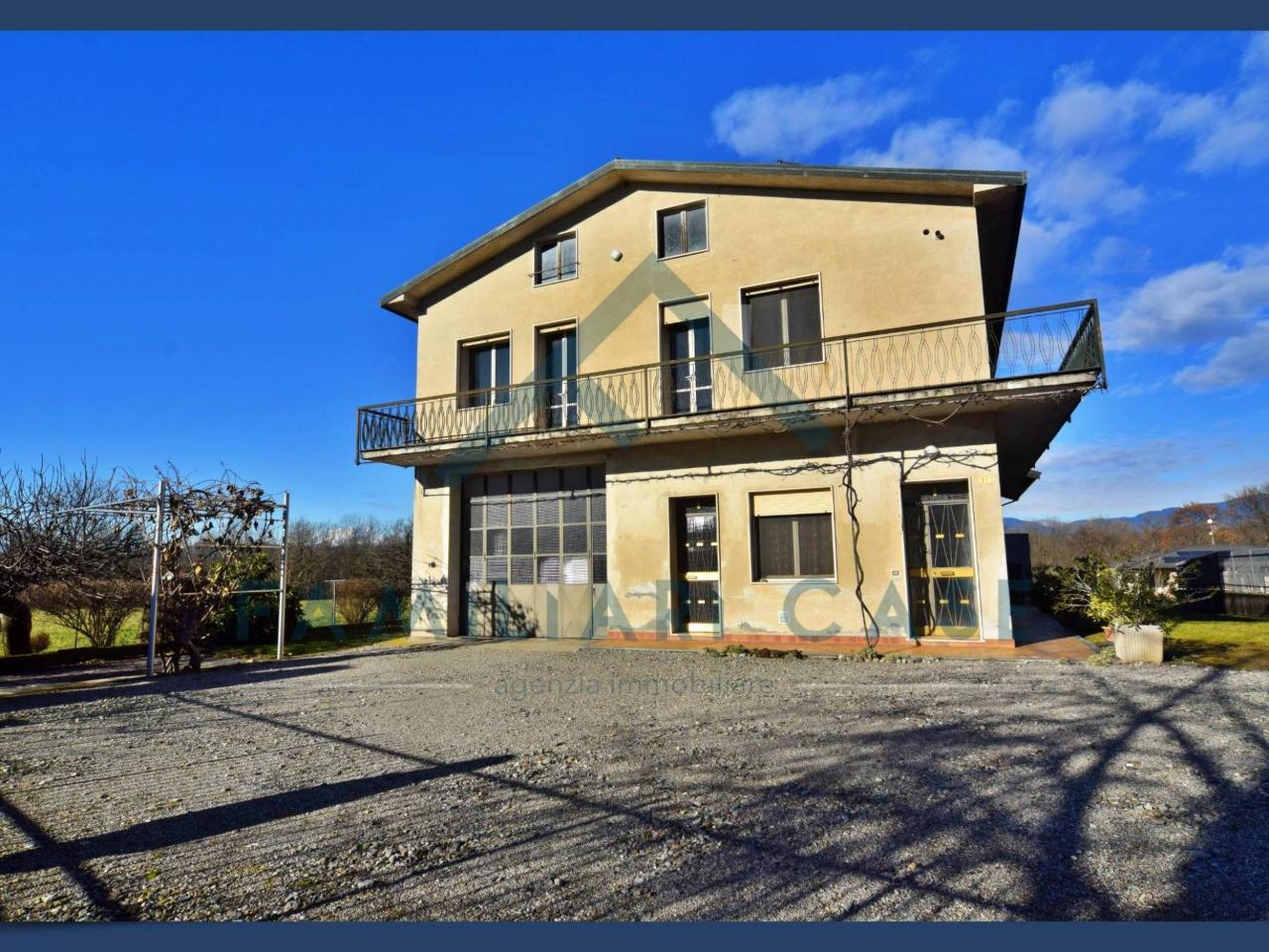 Villa in vendita a Inarzo