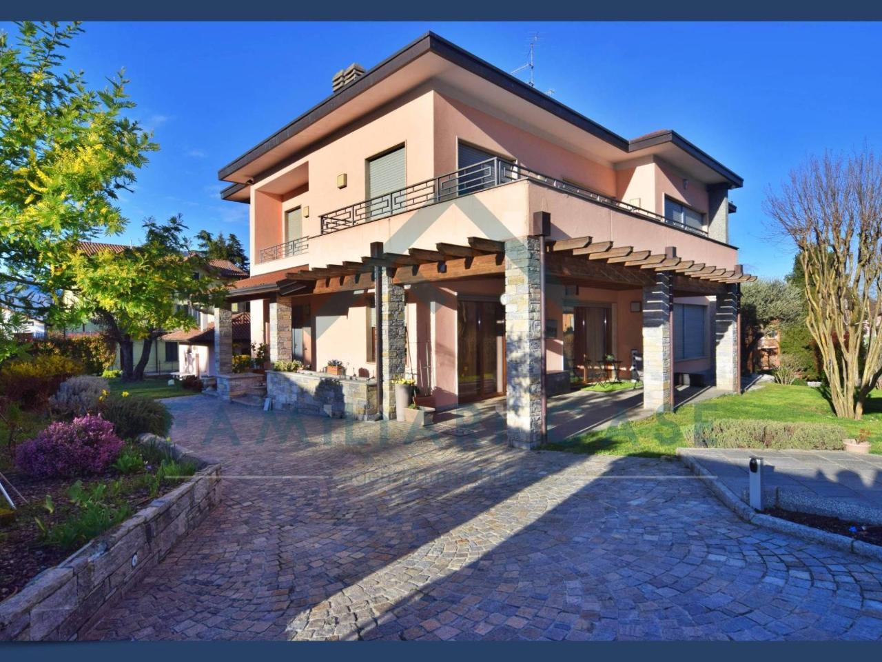 Villa in vendita a Azzate