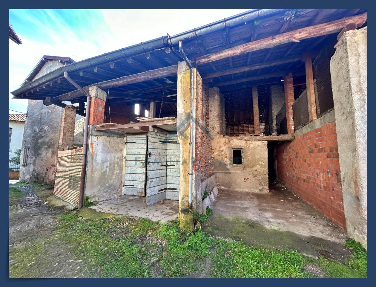 Parcheggio chiuso in Via Monte Grappa, Cazzago Brabbia, {3} - Foto 1