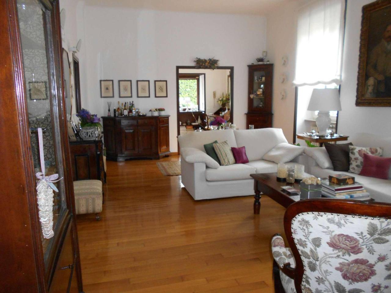 Villa in vendita a Induno Olona