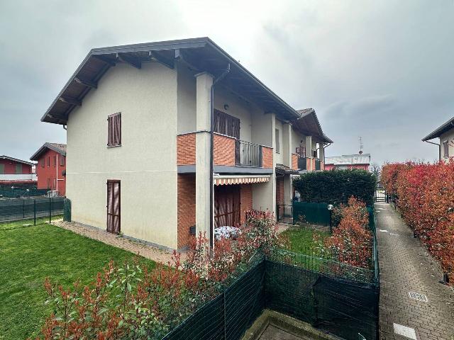 3-room flat in Via Italia, Bregnano - Photo 1