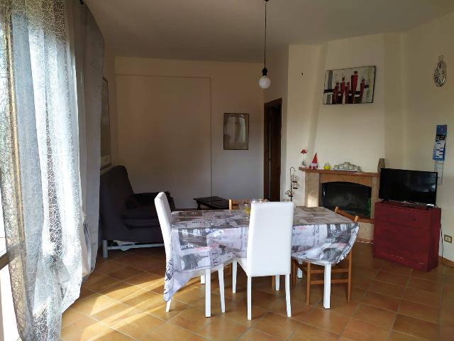 Dreizimmerwohnung in Via Piave 17, Fara in Sabina - Foto 1