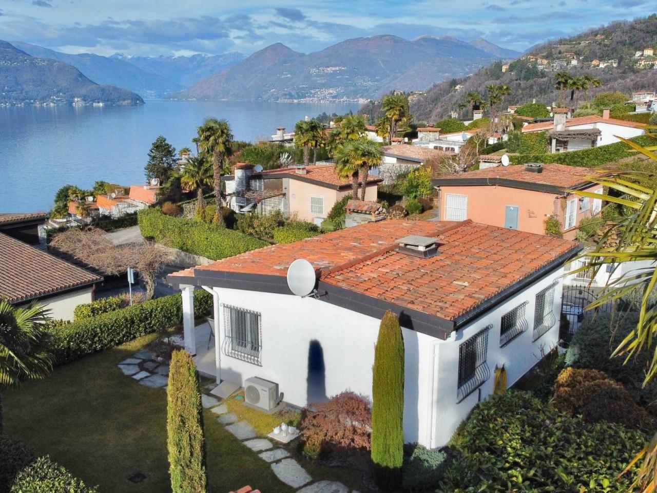 Villa in vendita a Brezzo Di Bedero