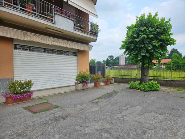 Negozio in Via Monte Berico, Samarate, {3} - Foto 1