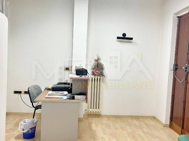 Shared office in Viale Europa, Aversa - Photo 1