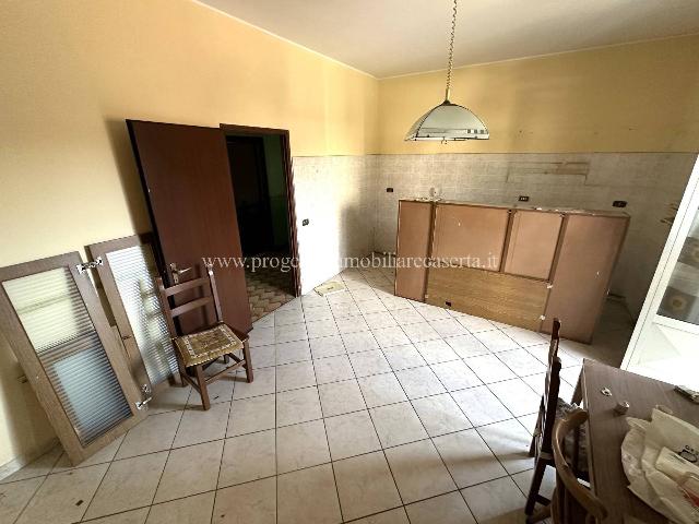 Vierzimmerwohnung in Via Barletta, Recale - Foto 1