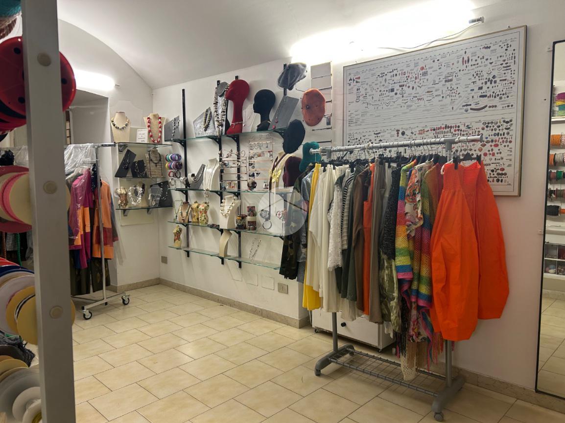 Negozio in Via Giovanni Giolitti 5, Torino, {3} - Foto 1