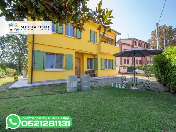 Villa plurifamiliare in vendita a Montechiarugolo