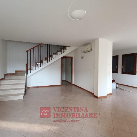 Terraced house in Via Guglielmo Marconi, Torri di Quartesolo - Photo 1