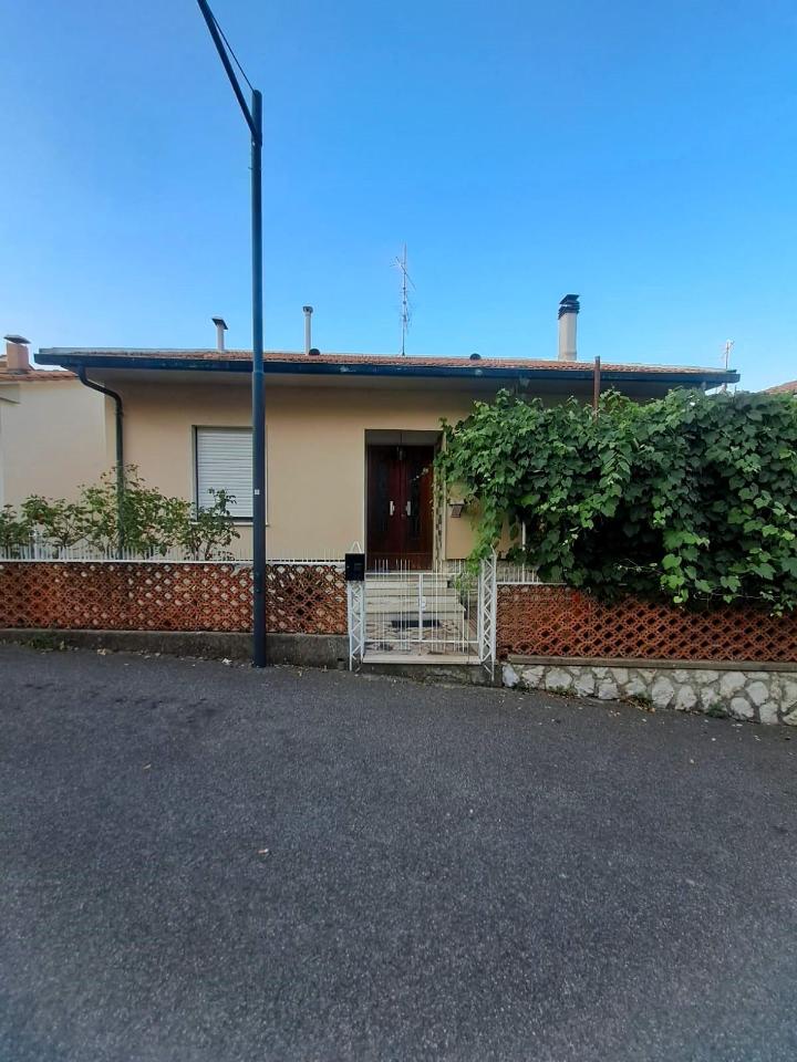 Casa indipendente in vendita a Castelnuovo Val Di Cecina