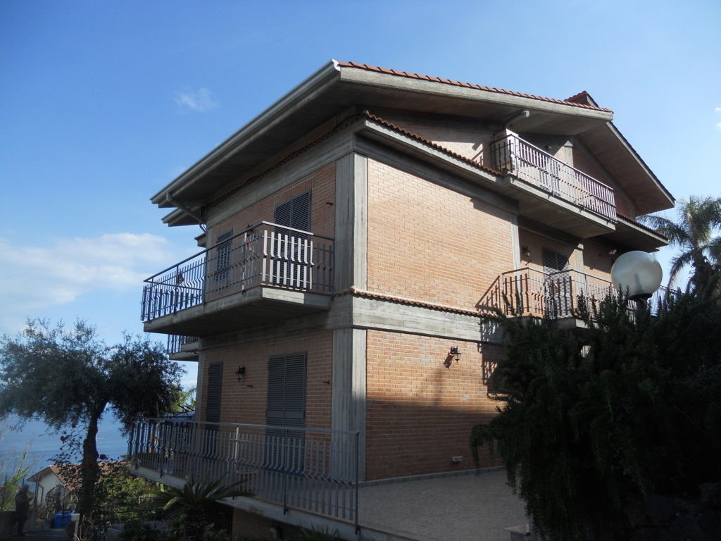 Villa bifamiliare in vendita a Aci Catena