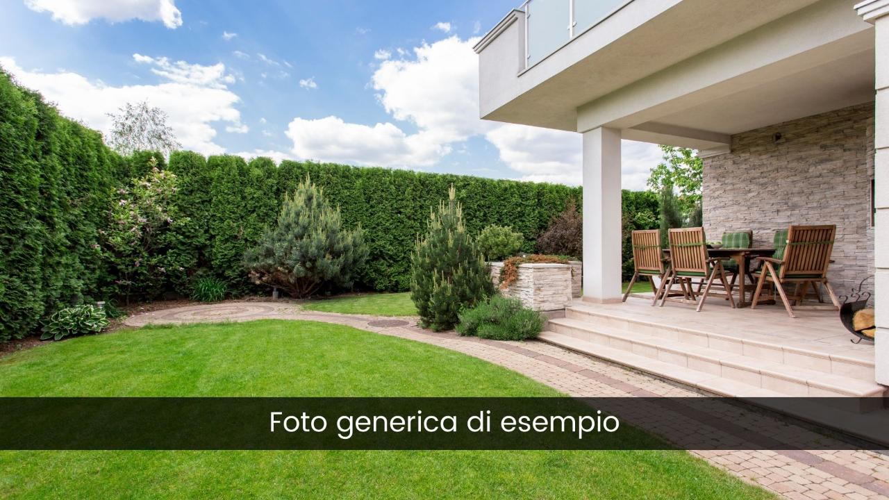 casa indipendente in vendita a Viareggio in zona Campo d'Aviazione
