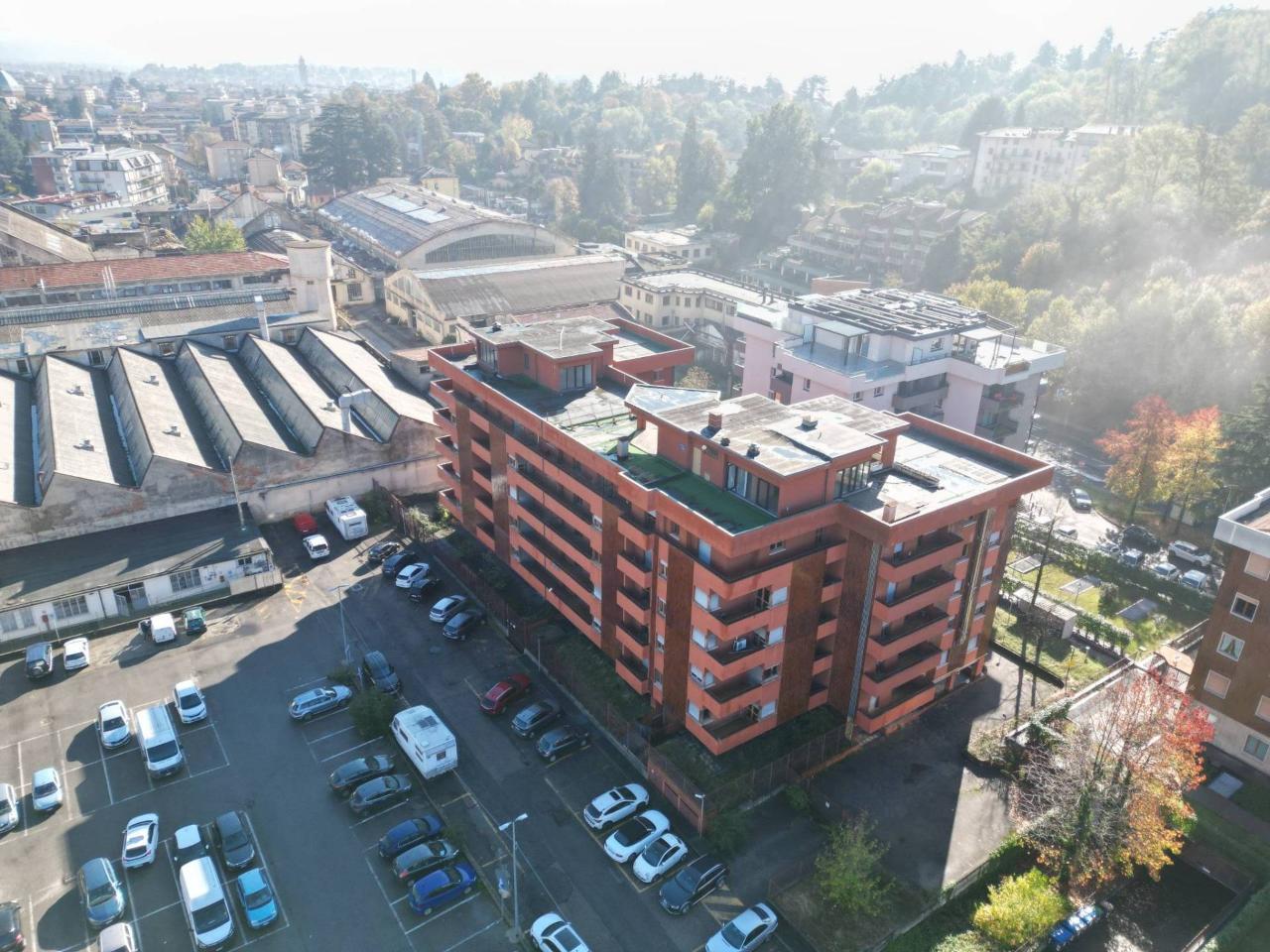 Palazzina commerciale in vendita a Varese