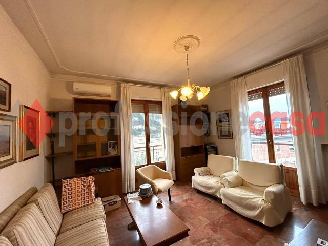 Apartament in Piazza Martiri di Montemaggio 8, Colle di Val d'Elsa - Photo 1