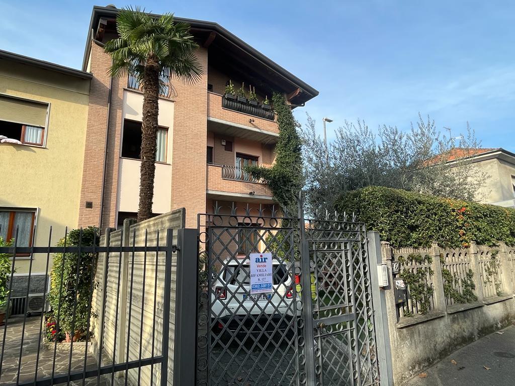 Villa bifamiliare in vendita a Bovisio-Masciago