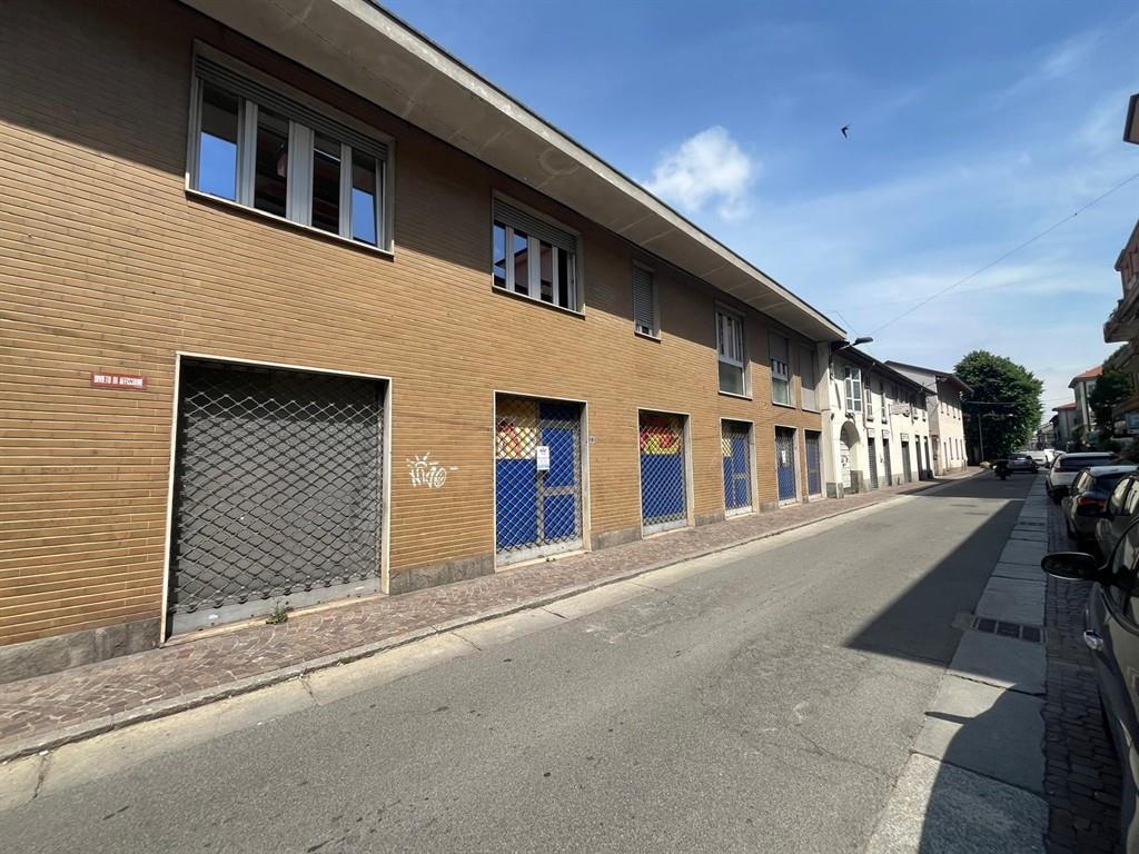 Negozio in Piazza Buonarroti 4, Seveso, {3} - Foto 1