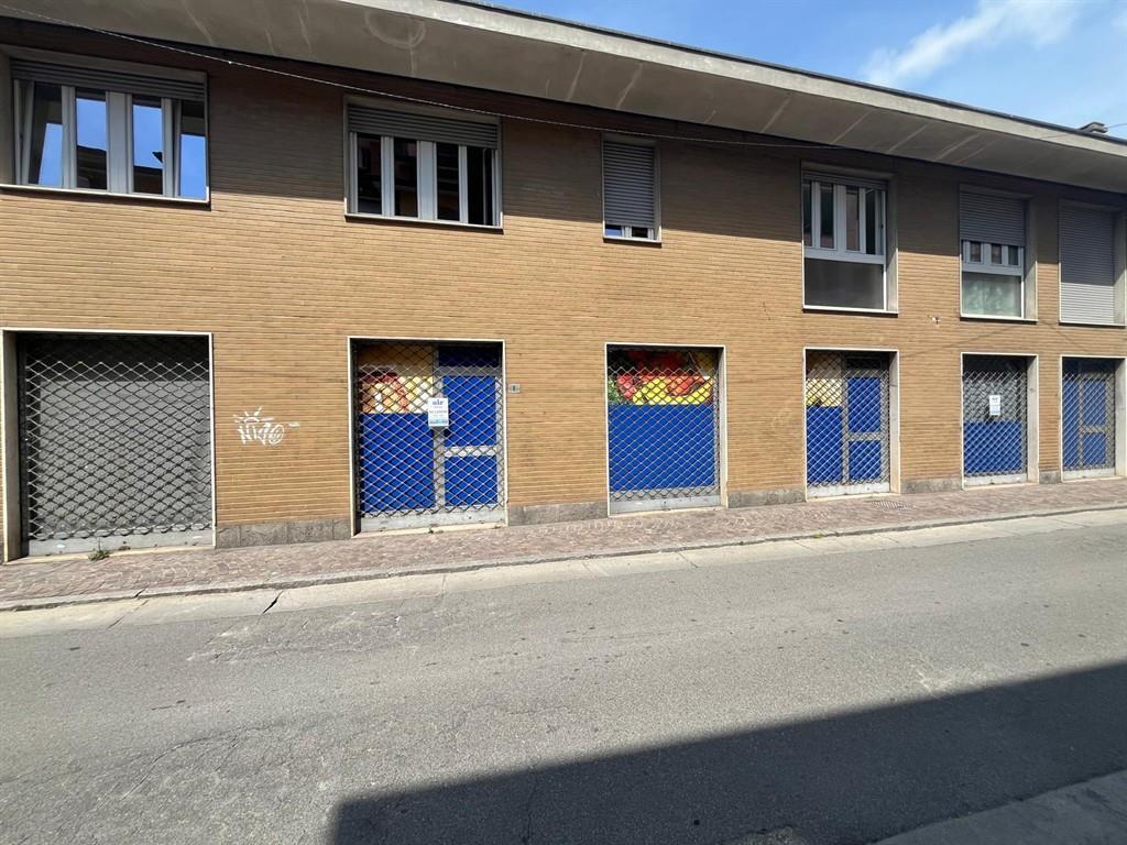 Negozio in Piazza Buonarroti 4, Seveso, {3} - Foto 2
