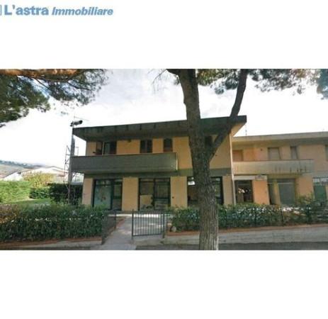 Negozio in Viale Alcide De Gasperi, Castelfranco Piandiscò, {3} - Foto 1