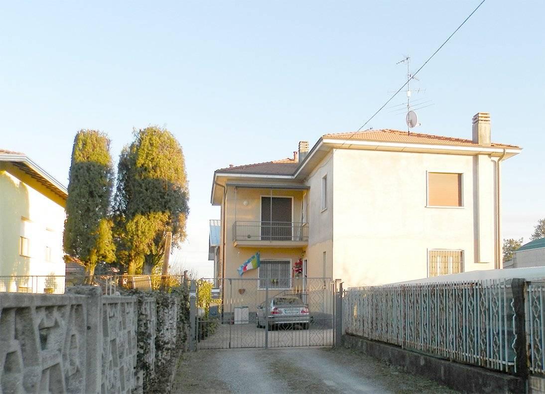 Villa in vendita a Lonate Pozzolo