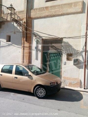 Esercizio commerciale in 
Via Frisella									, 
Marsala									, Marsala, {3} - Foto 1