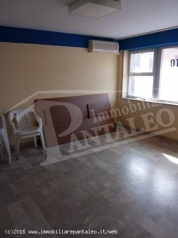 Esercizio commerciale in 
Via Pascasino									, 
Marsala									, Marsala, {3} - Foto 2