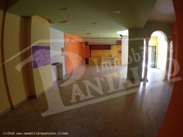 Esercizio commerciale in 
Via Mazara									, 
Marsala									, Marsala, {3} - Foto 2