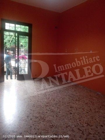 Esercizio commerciale in 
Via Mazzini									, 
Marsala									, Marsala, {3} - Foto 2