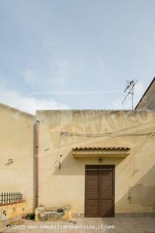 Esercizio commerciale in 
C.da Giardinello									, 
Marsala									, Marsala, {3} - Foto 1