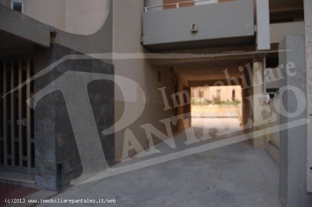 Esercizio commerciale in 
Via S. Giovanni Bosco									, 
Marsala									, Marsala, {3} - Foto 1