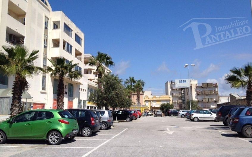 Esercizio commerciale in 
Via Mazara									, 
Marsala									, Marsala, {3} - Foto 1