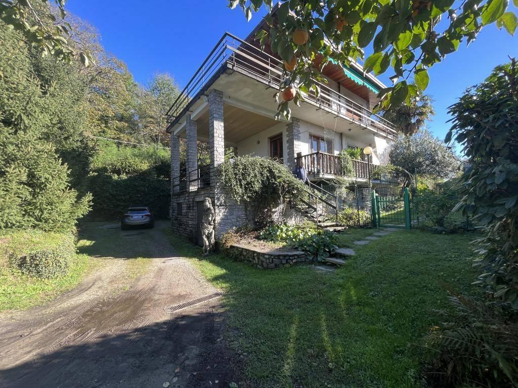 Villa in vendita a Travedona Monate