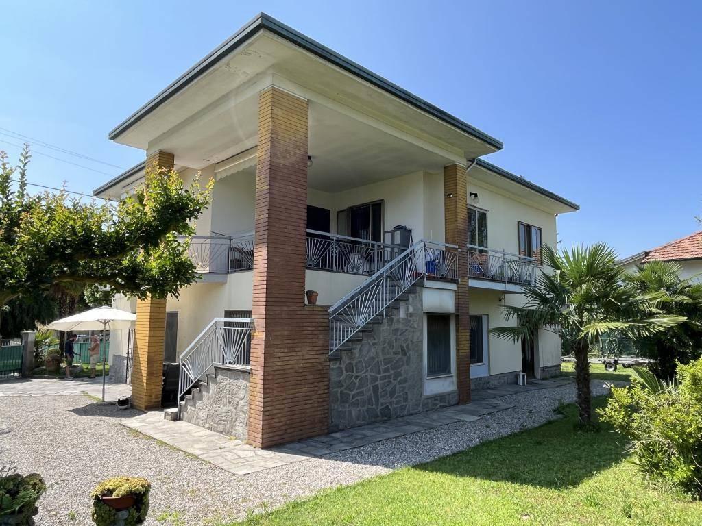 Villa in vendita a Sesto Calende