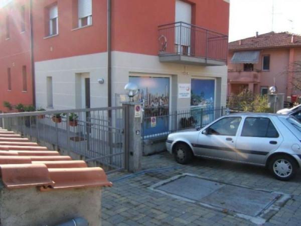 Negozio in Viale Ticino, Sesto Calende, {3} - Foto 2