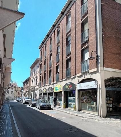 Negozio in Via Montebello, Busto Arsizio - Foto 1