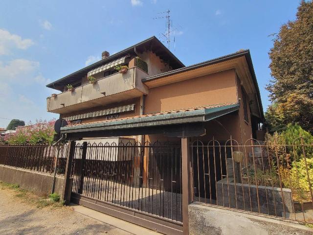 Mansion in Via Mandello, Busto Arsizio - Photo 1