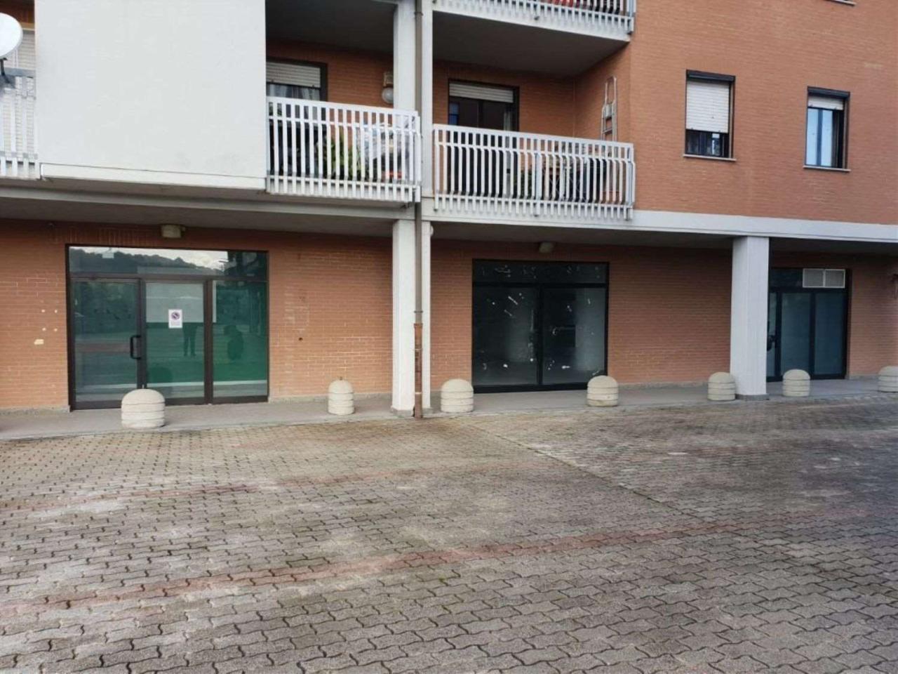Negozio in Pian di Porto, Todi, {3} - Foto 1