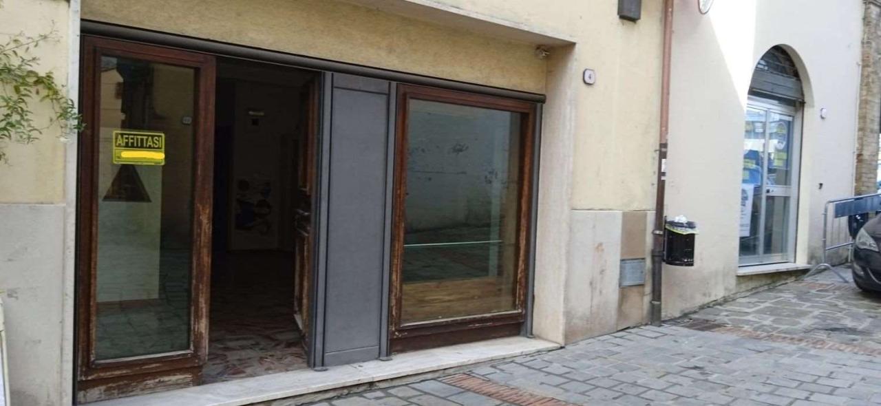 Palazzina commerciale in Umberto I 14, Cannara, {3} - Foto 2