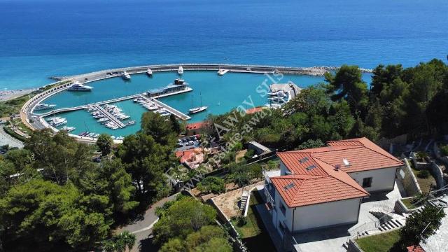 Villa in Corso G Verdi, Ventimiglia - Foto 1