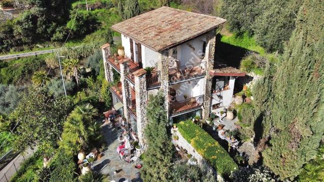 Casa indipendente in Via della Pace, Ventimiglia - Foto 1