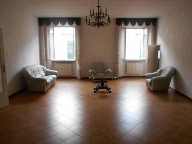 Apartament in {3}, Piazza della Repubblica 1 - Photo 1