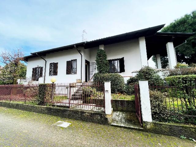 Villa in Via Fratelli Bronzetti, Cassano Magnago - Foto 1